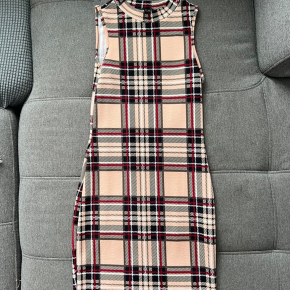 Multiple dresses - Picture 12 of 12